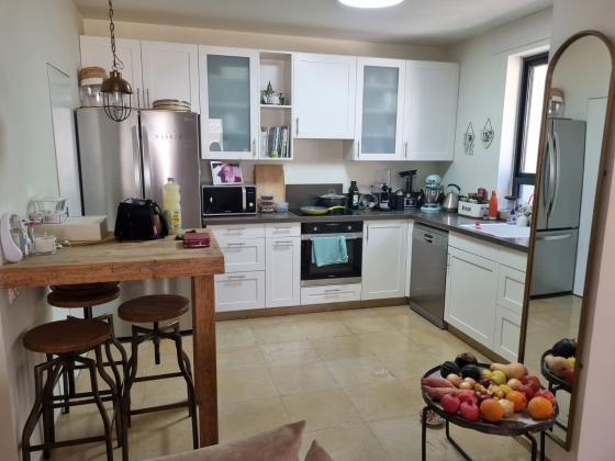 ענבר 43, רכס חלילים