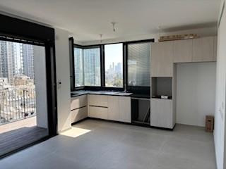 ז'בוטינסקי 146, הצפון החדש סביבת כיכר המדינה