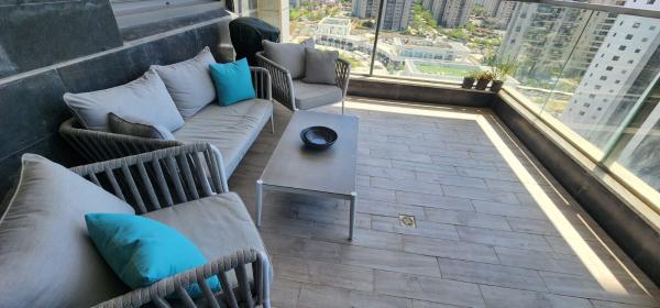 נתן יונתן 12, עיר ימים