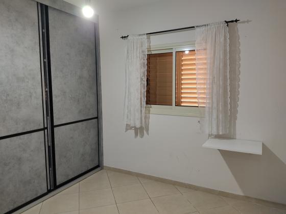 דב ברנע 37, רמות ב'