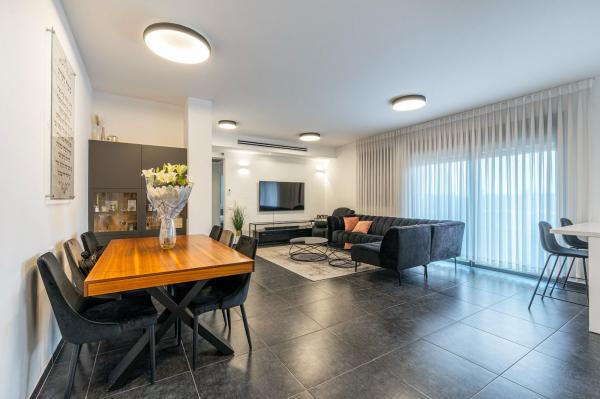 איסר הראל 4, בן גוריון, נווה אלון