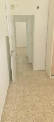 ברון הירש 18, אברמוביץ