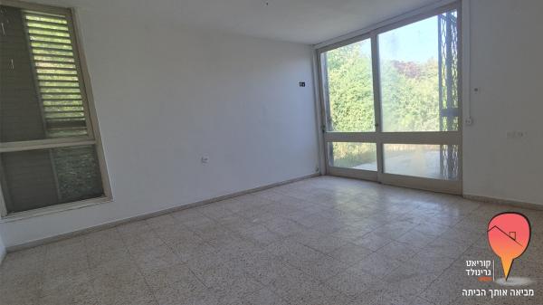 רש"י, שיכון מזרחי