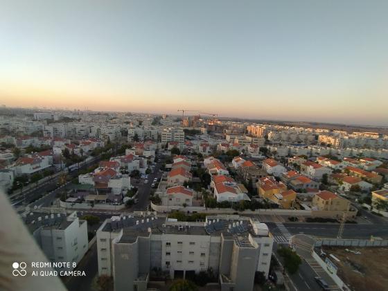 גיא אוני 10, רובע ט