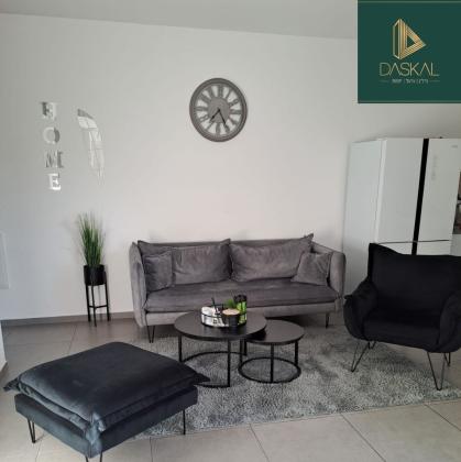 יוסף אהרונוביץ', שיכון ותיקים