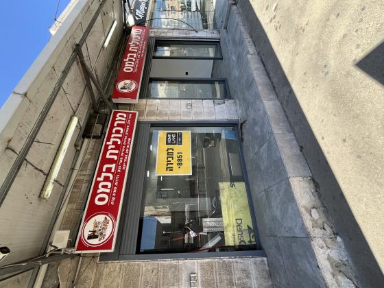 המגינים 15, עיר תחתית