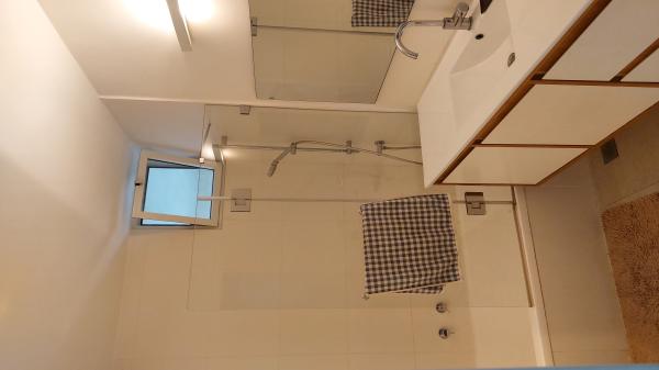 השחר 12, שיכון מזרחי