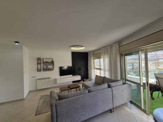 אליהו קורן 2, הר חומה