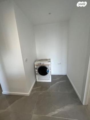 מאיר שחם 5, מרכז העיר