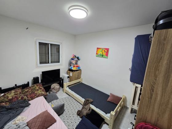 ארבע עונות 3, גני אביב