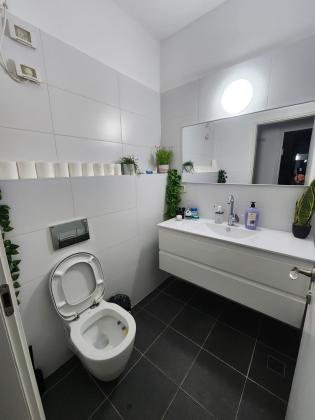 שתולים 61, עזרא והארגזים