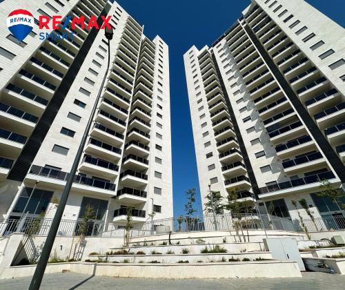 יצחק שמיר, גבעת הרקפות