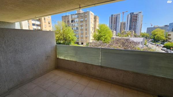 הזמיר 2, קיראון