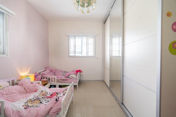 כץ מיכל לייב 68, כפר גנים ב