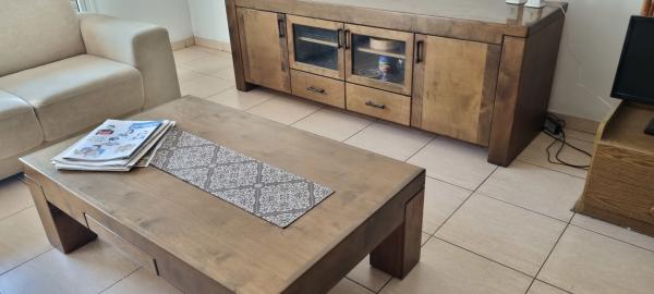 שולחן ומזנון ביתלי במצב שמור מאוד