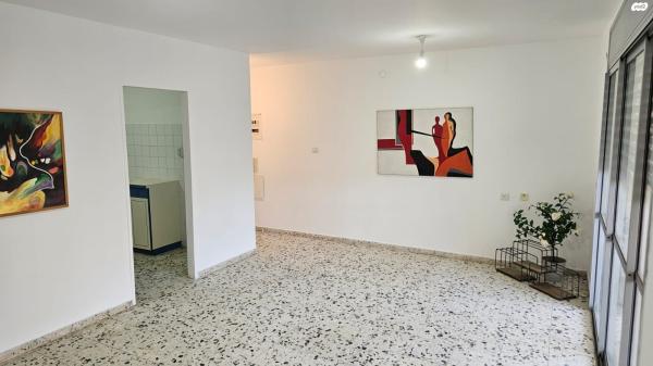 הזמיר 2, קיראון