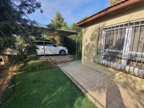 פקועה 12, נווה נוי