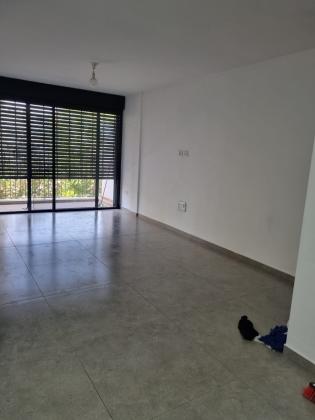 שמואל הנגיד 12, מרכז