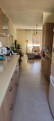 החסידה 17, גילה