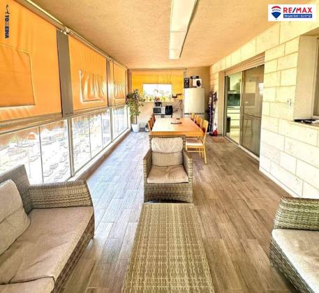 שדרות לכיש 43, הפרחים