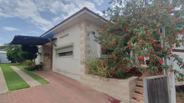 הרקפת 16, בנימינה