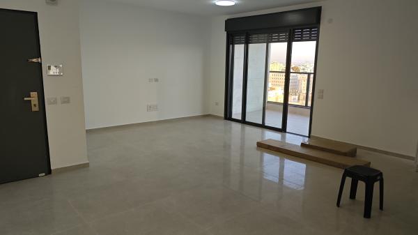 זבוטנסקי 8, מרכז העיר