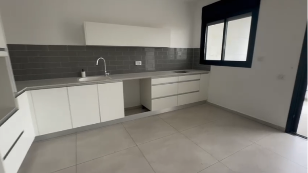 השולמית 16, אור ים