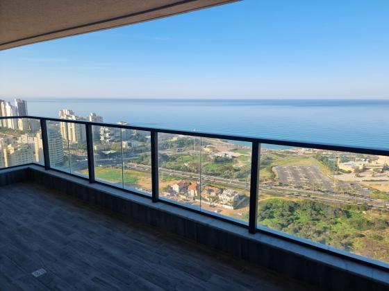 בשכונת גלי הים