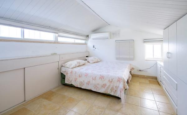 טורא 8, ימין משה