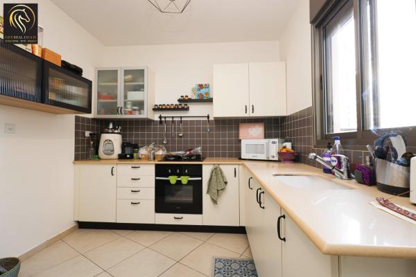 ארזי הלבנון 22, עין הים