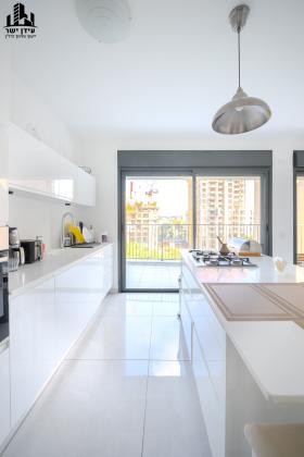 מעפילי אגוז 58, נוה חן