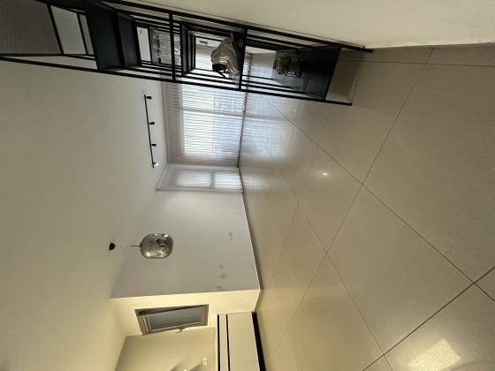 אריק איינשטיין 6, הרצליה ב'