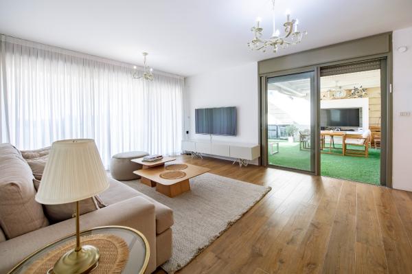 דובדבן 12, פסגת אונו