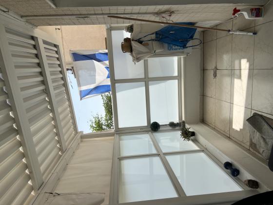 שדרות ירושלים 13, דרום