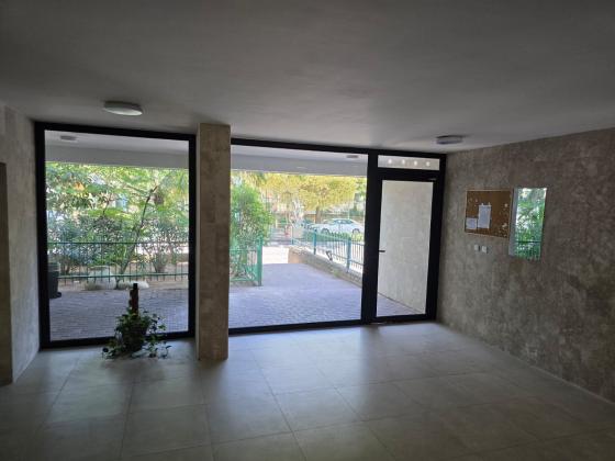 ארבע עונות 3, גני אביב