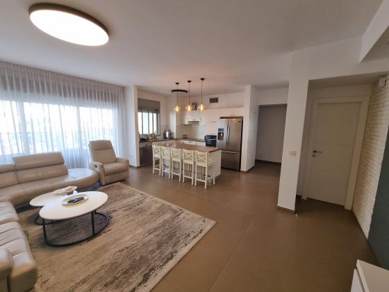 יטקובסקי 32, כפר גנים ג