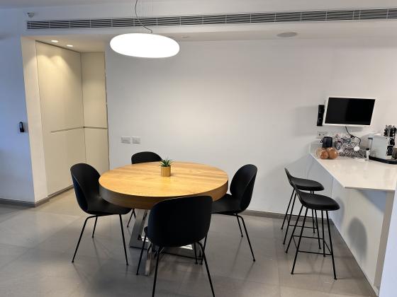 ברש אשר 12, הירוקה המרכזית