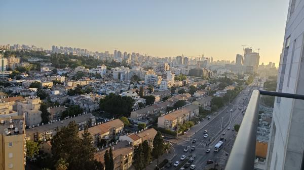 זבוטנסקי 8, מרכז העיר