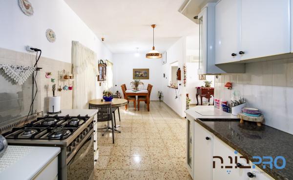 גיסין, אברמוביץ