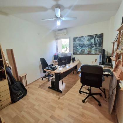 סמטת אביבים 6, שיכון מזרחי