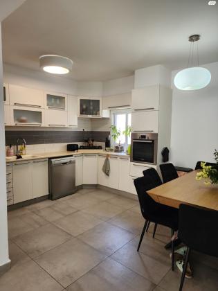 קלויזנר 8, נווה רמז