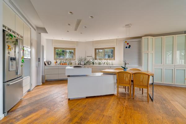 בשכונת שכונה 9 - העדי