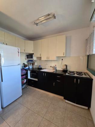 חללי אגוז 14, גני אביב