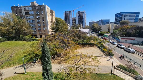 הזמיר 2, קיראון