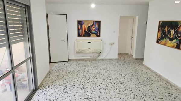 הזמיר 2, קיראון