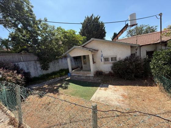 בשכונת שיכון ותיקים