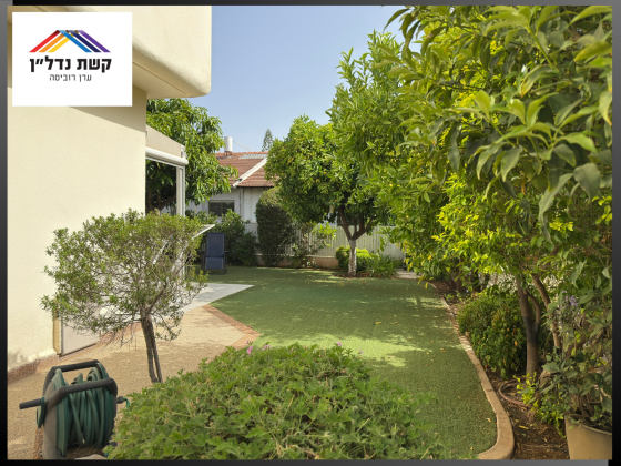 האגוז 12, שיכון מזרחי