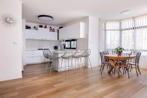 צנחנים 14, מרכז העיר