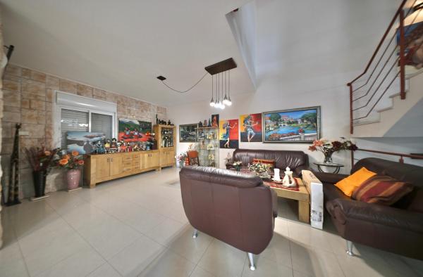 אליאס קאנטי 21, קרית חתני פרס נובל