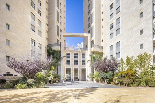 אליעזר שילוני, עיר גנים ב', ג'